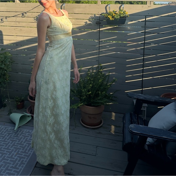 *Vintage Baby Yellow 90s Style Dress* - Picture 3 of 4